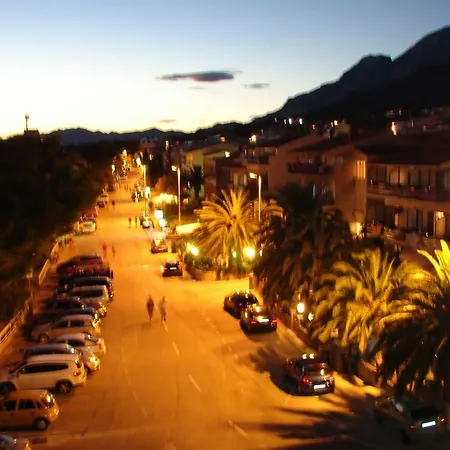 App 2+2 Nizic Makarska