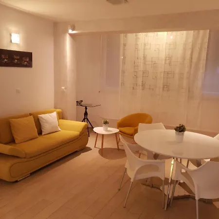 App 2+2 Nizic Makarska