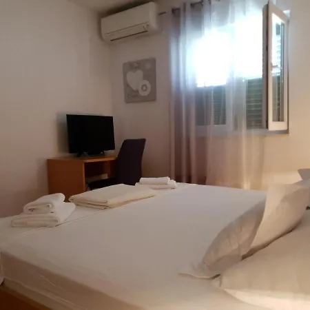 App 2+2 Nizic Lägenhet